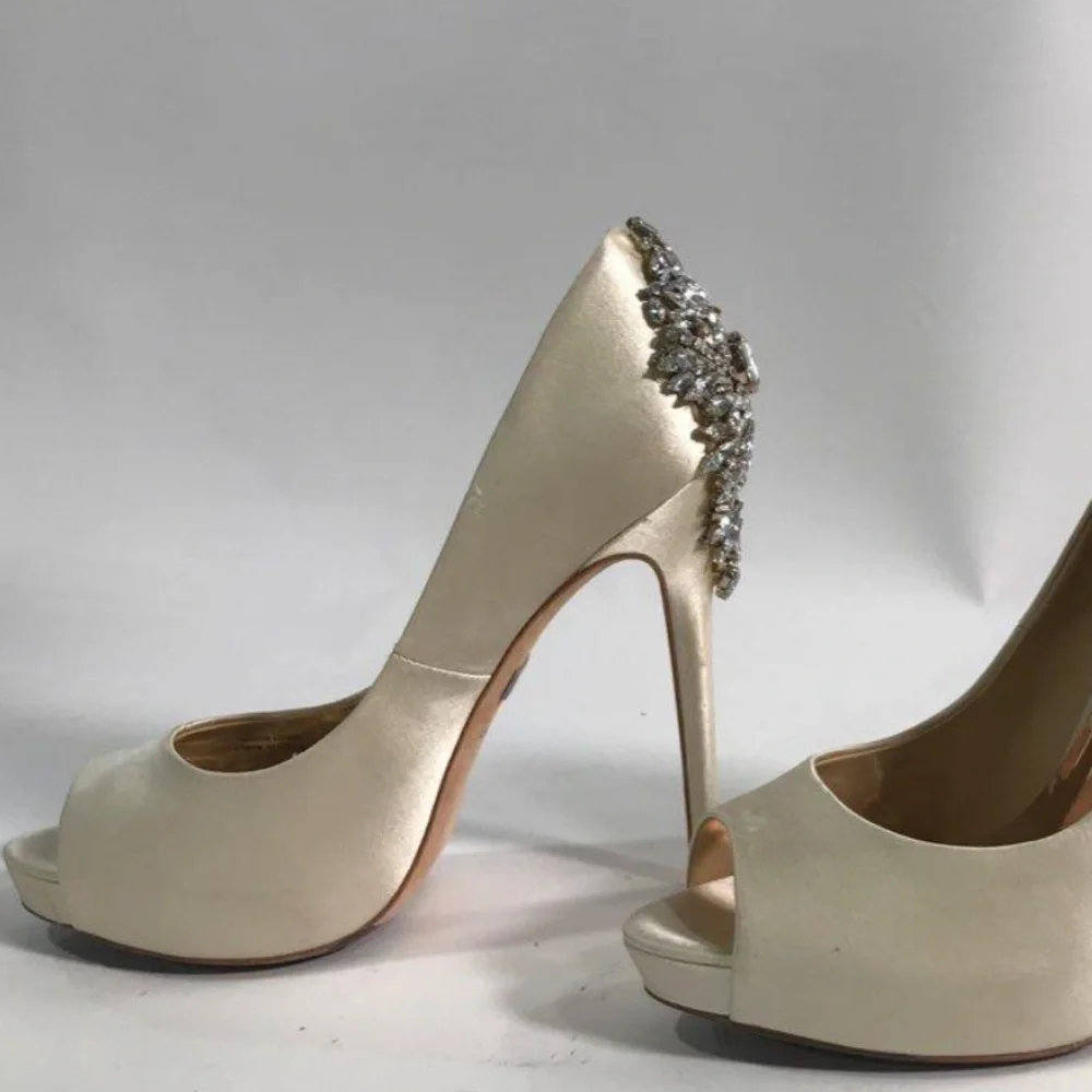 Women’s Badgley Mischka Kiara Satin Embellished Peep Toe Pump Cream Size 7.5M